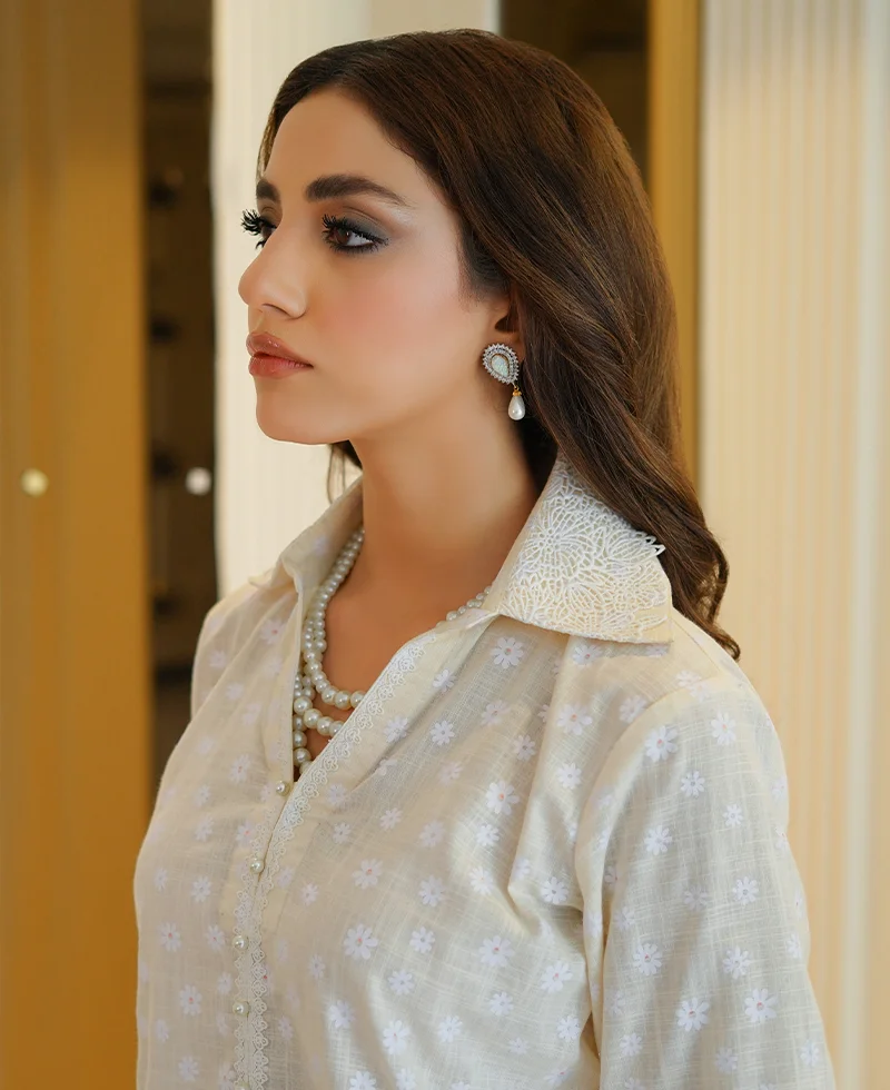 White Swan - Image 3