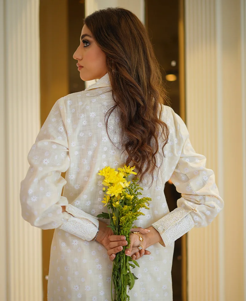 White Swan - Image 2